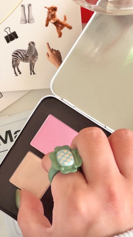 tooq ONE BY GENUINE MAGNETIC EYE SHADOW/Tooq/パウダーアイシャドウの人気ショート動画