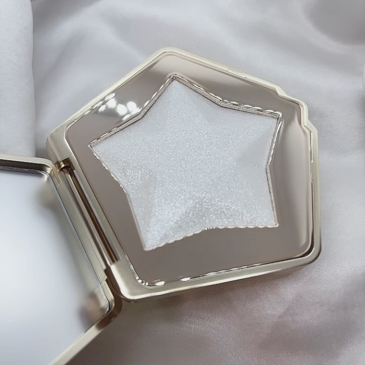 スターダストダイヤモンドハイライトパウダー/PERFECT DIARY/パウダーハイライトを使ったクチコミ（2枚目）