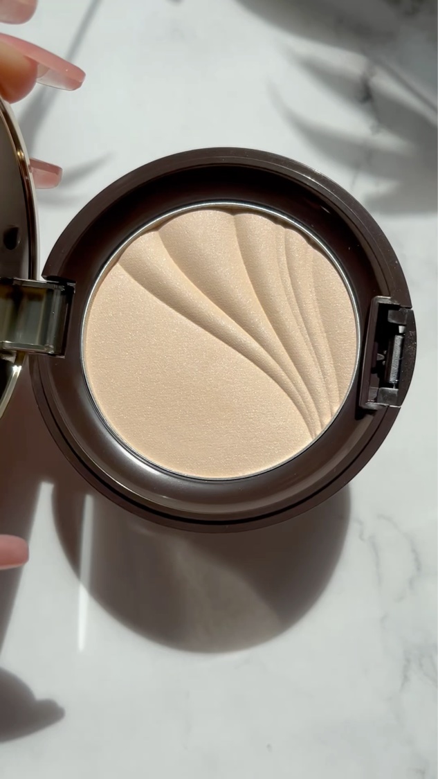 フェイスアップ プレストパウダー SPF23 / PA++/COVERMARK/プレストパウダーの動画クチコミ3つ目