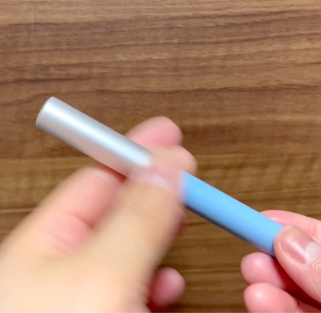 fwee フィー フィンガーライク シリコン リップブラシのクチコミ「まさにこういうブラシが欲しかった✨
痒いところに手が届く神ブラシ😊

🌹fwee  フィンガー.....」（3枚目）