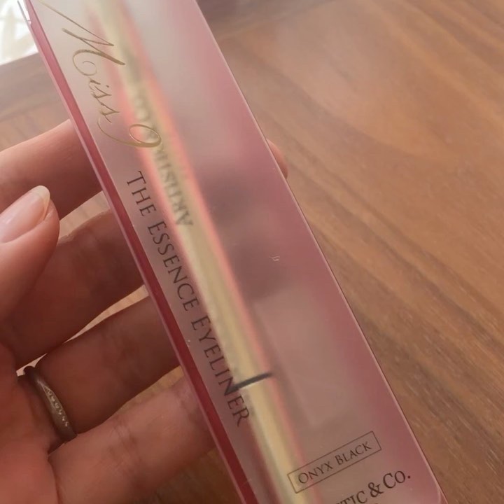 Miss 9'ミスナイン ザ エッセンスアイライナー/ARTISTIC＆CO./リキッドアイライナーの動画クチコミ2つ目