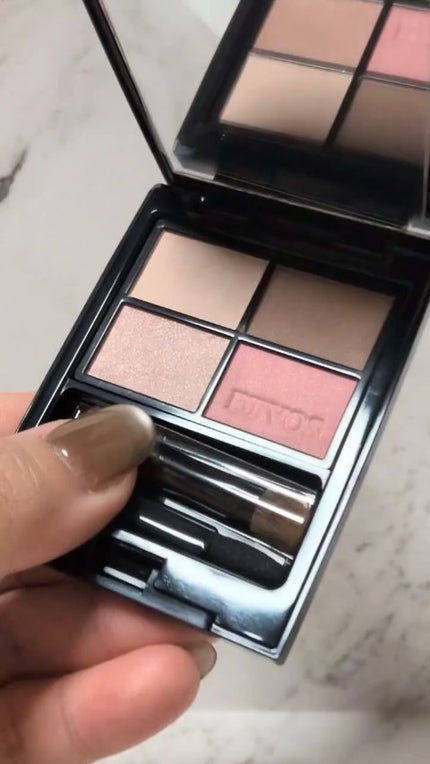 ミネラルクラッシィシャドー/エトヴォス/アイシャドウパレットの人気ショート動画