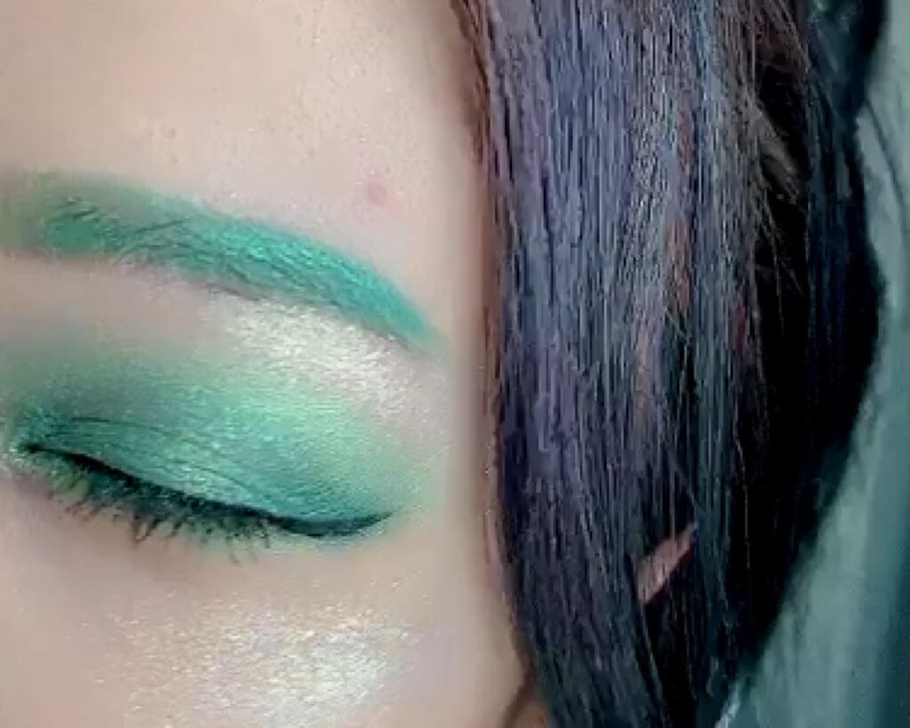 COVER FX（海外） グリッタードロップのクチコミ「COVER FX
『glitter drops』

スポイト式リキッドハイライター

ゴールド.....」（2枚目）