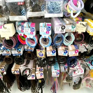 DAISO リングゴムのクチコミ「DAISO
ゴムたくさん
┈┈┈┈┈┈┈┈┈┈┈┈┈

リングゴム 必需品
たくさん  常備し.....」（1枚目）