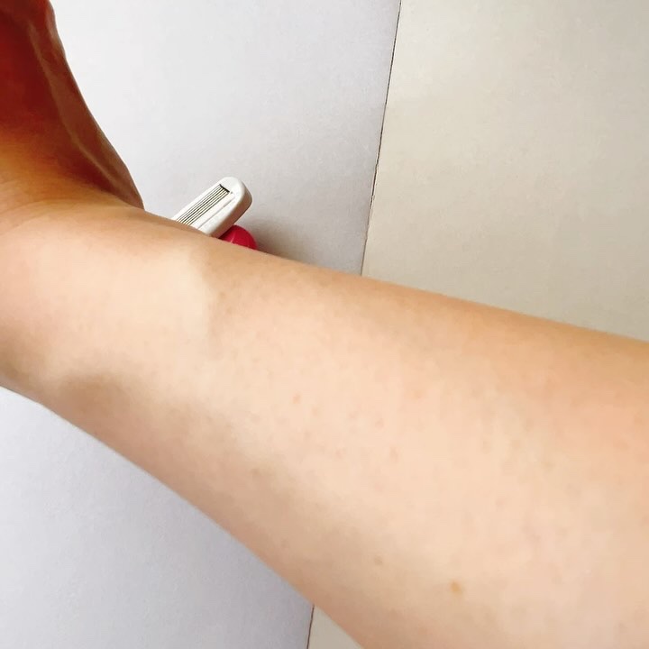 ハイドロシルク ホルダー （刃付き＋替刃１コ）/ハイドロシルク/シェーバーの動画クチコミ1つ目