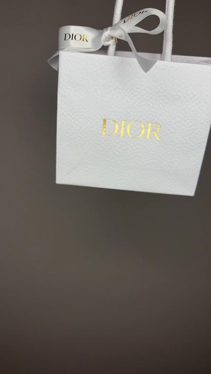 ルージュ ディオール オン ステージ/Dior/口紅・グロス・リップライナー・リップケアの人気ショート動画