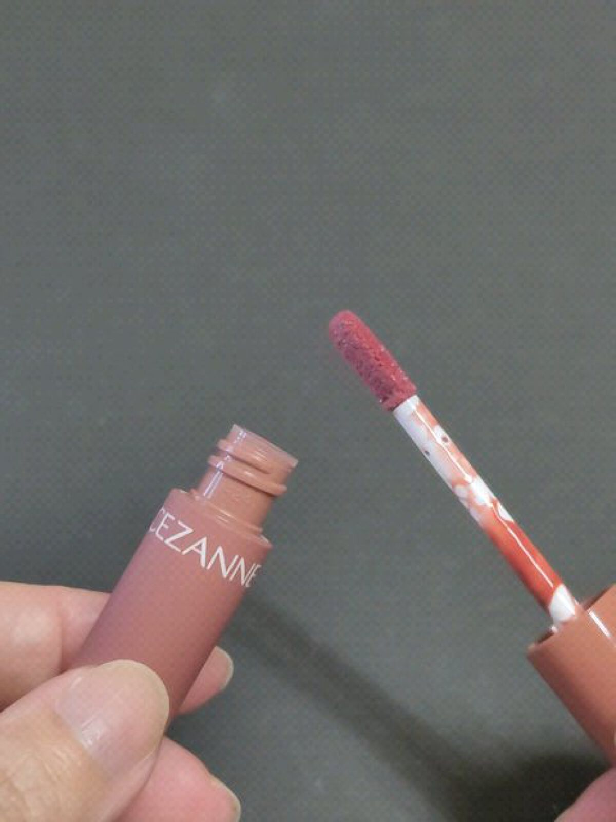 ウォータリーティントリップ マット/CEZANNE/リップティントを使ったクチコミ（3枚目）