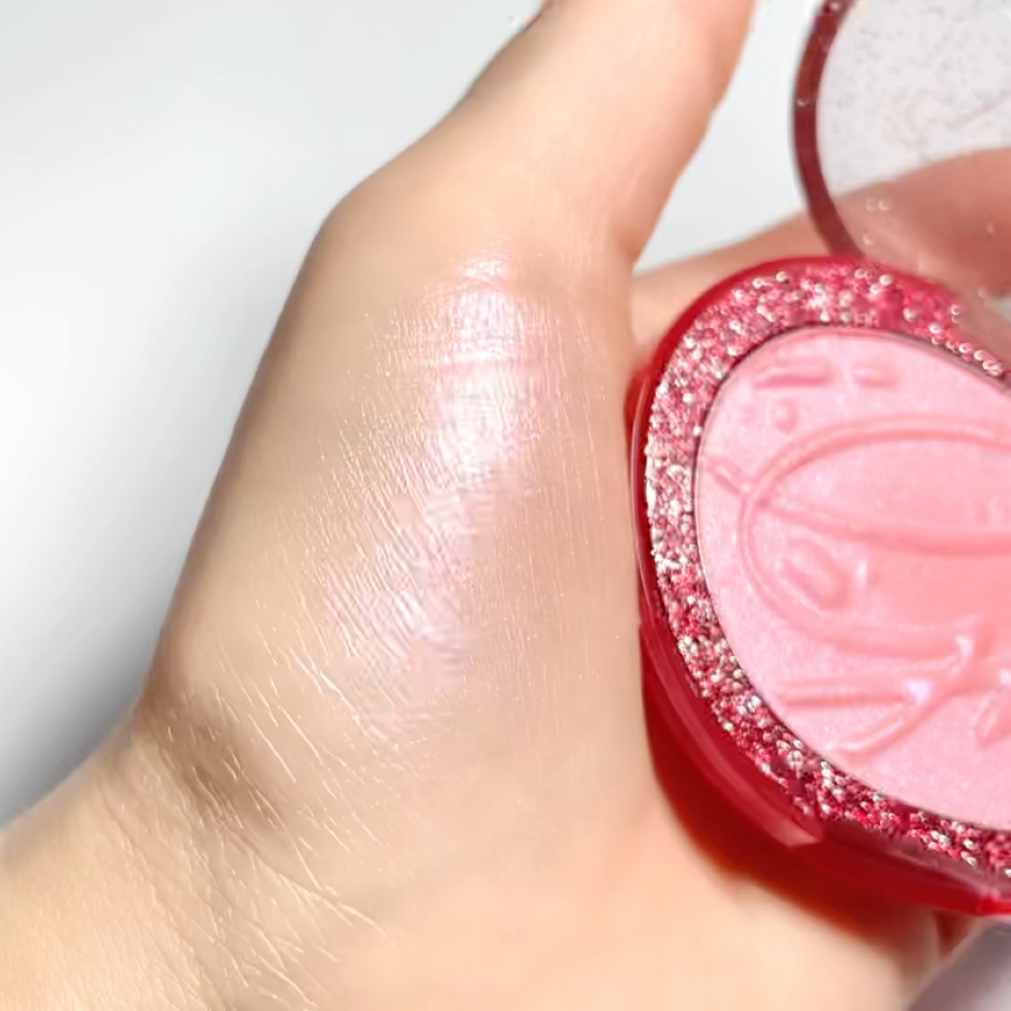 フィー グリッツストーンハイライター/fwee/パウダーハイライトを使ったクチコミ（3枚目）