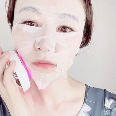 ASAMI on LIPS 「旅先に持っていける美顔器💆‍♀️⁡LEDの波長に美容効果が期待..」（2枚目）