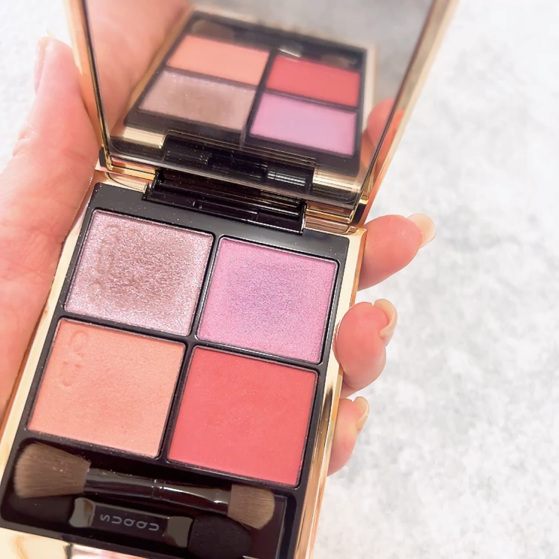 マキア編集部さまからご提供いただいた
SUQQU シグニチャー カラー アイズ
148萌日向‪💗

大人可愛い色合いが大好き🫶🏻‎

ラメも上品に煌めくのは、さすがSUQQU.⋆⟡







#PR #SUQQU #スック #シグ