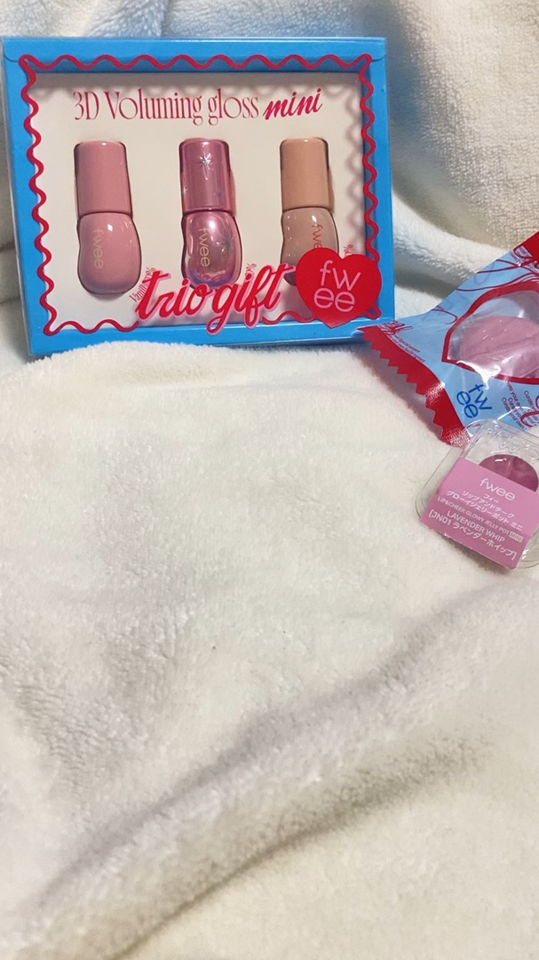 フィー 3Dボリューミンググロス/fwee/リップグロスを使ったクチコミ（1枚目）