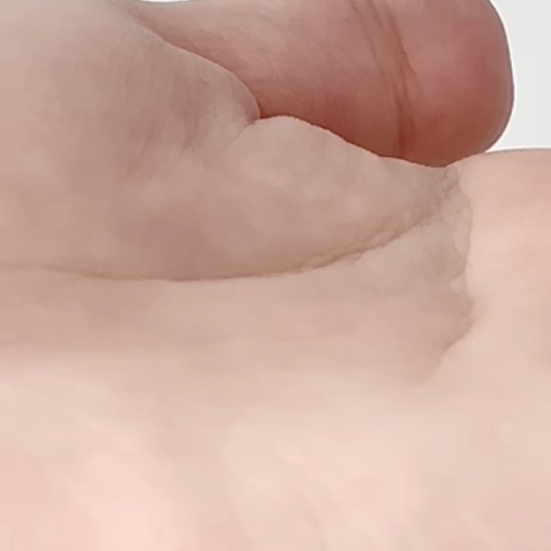 グロッシー モイスチャー アンプル/Milk Touch/美容液の動画クチコミ4つ目