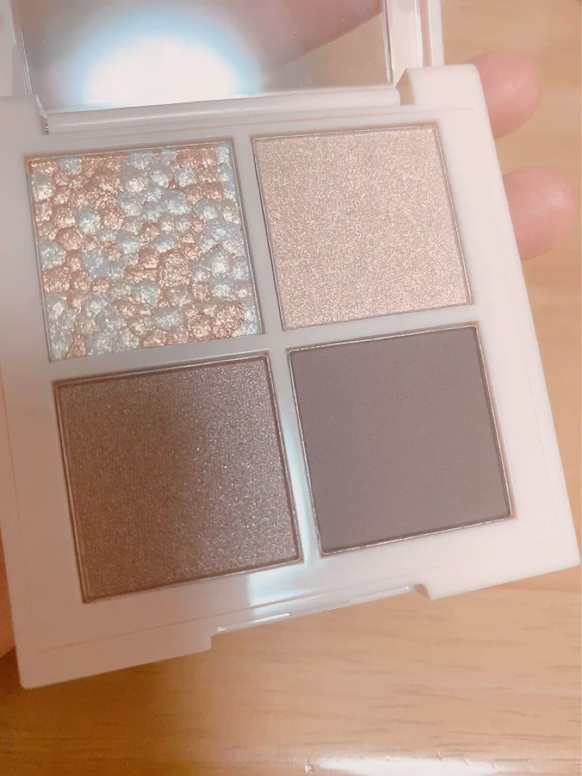 レブロン ダズル アイシャドウ クアッド/REVLON/アイシャドウパレットを使ったクチコミ（1枚目）