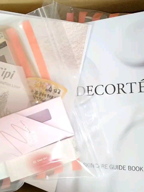 グリッター イルミネーションライナー R/CipiCipi/リキッドアイライナーを使ったクチコミ（2枚目）