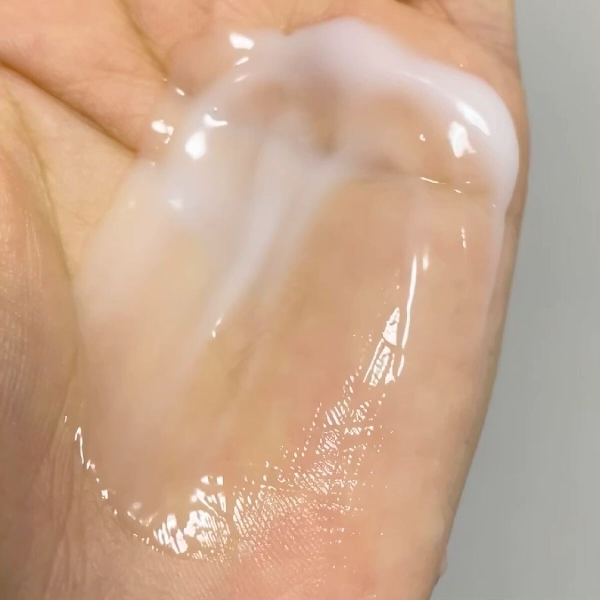 ブルベかもしれないイエベちゃんのクチコミ「\半年で3本目🫶/

ニベア
プレミアムボディミルク


ボディクリームやボディミルクは沢山持.....」（3枚目）