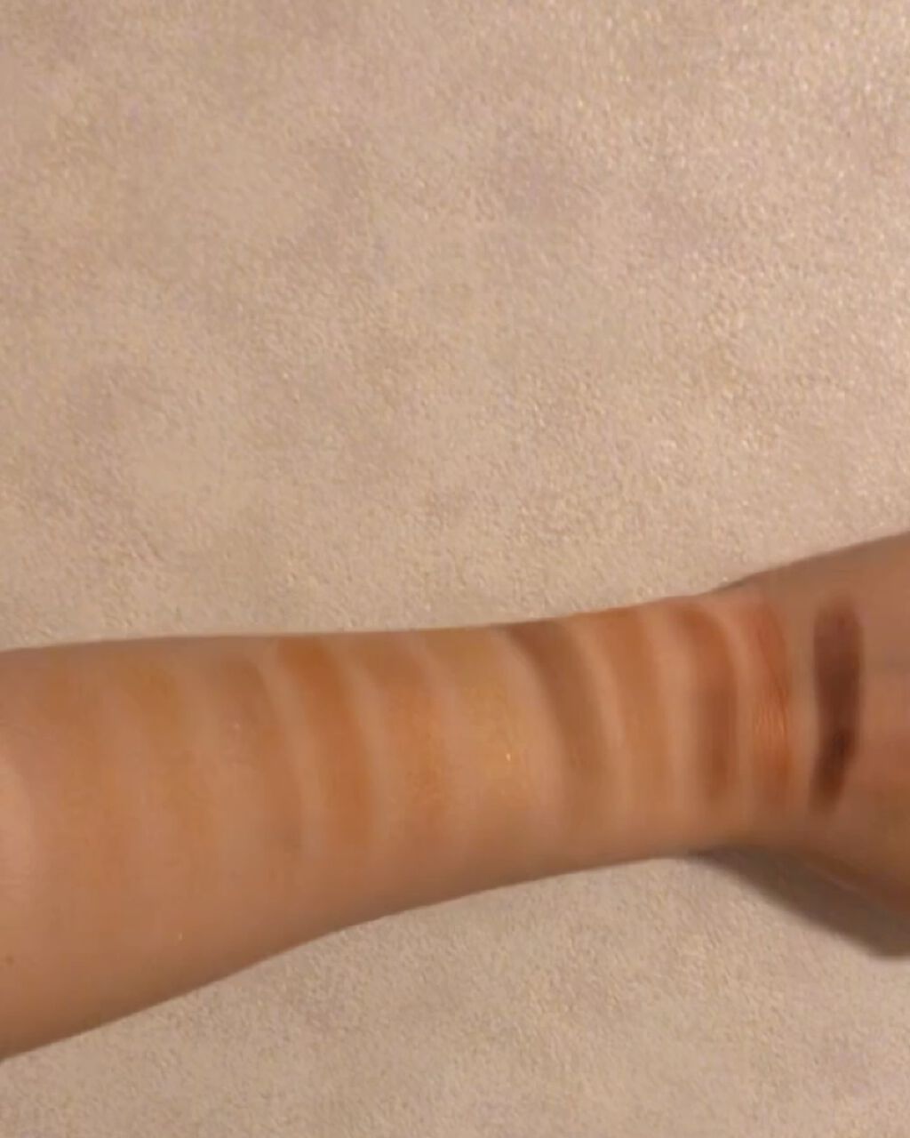 NAKED Honey/アーバンディケイ/アイシャドウパレットの動画クチコミ5つ目