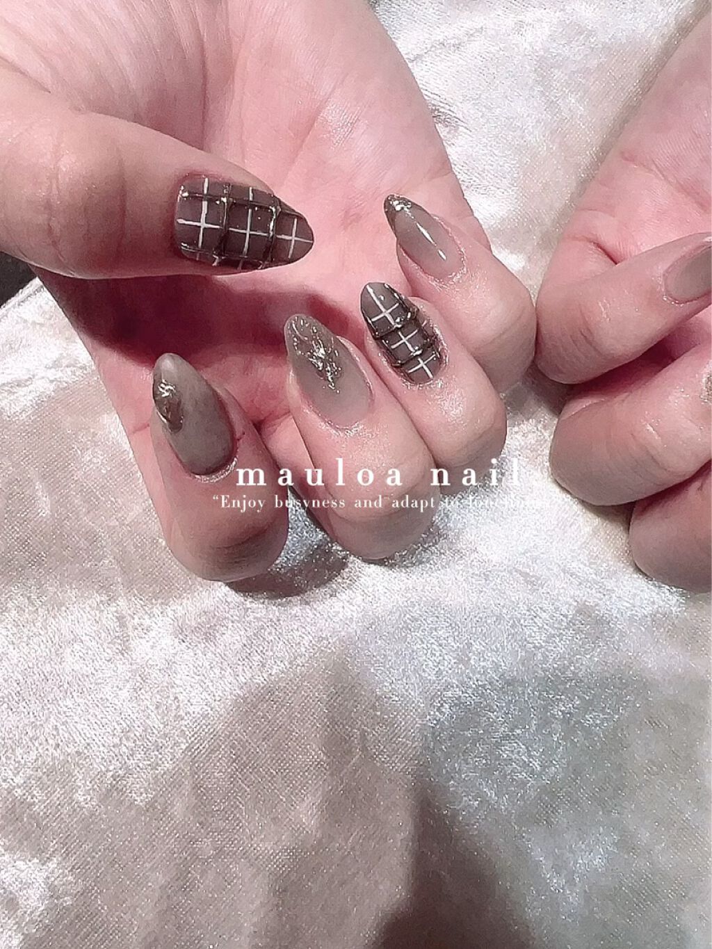 #パールネイル,#ネイル,#ビジューネイル,#アートネイル,#秋ネイル,#ミラーアートネイル,#チェック柄ネイル,#オータムネイル,#ジュエリーネイル,#ミラーネイル,#手書きアートネイル,#マスタードネイル,#ブラウンネイル,#リングネイル,#秋ネイル,#天王寺ネイルのネイルデザイン