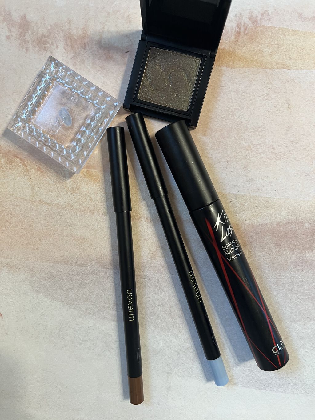 カラーリングソフトアイライナー/uneven/ペンシルアイライナーの人気ショート動画