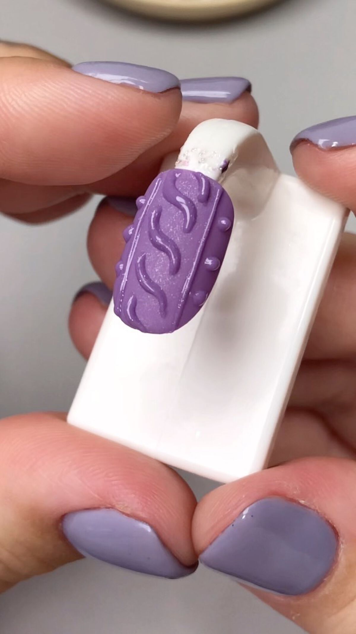 #ニットネイル,#マットネイル,#冬ネイル,#ぷっくりネイル,#ポップネイル,#ネイル,#紫ネイル,#凹凸ネイルのネイルデザイン
