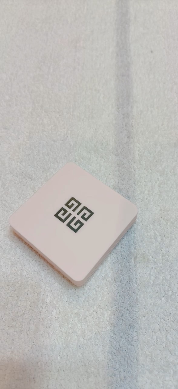 スキン PFCT コンパクト クリーム Ｎ/GIVENCHY/化粧下地の動画クチコミ1つ目