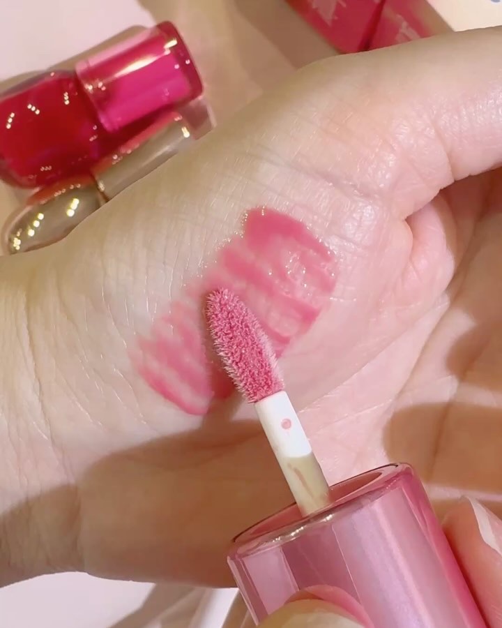 フィー 3Dボリューミンググロス/fwee/リップグロスを使ったクチコミ（3枚目）