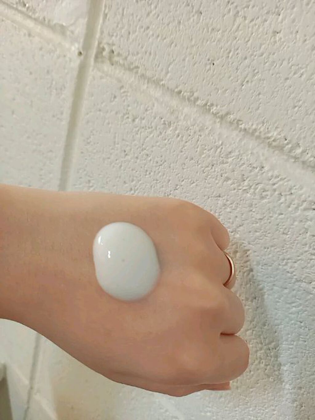 薬用美白エッセンスEX アクティベートムース/ALBLANC/美容液の動画クチコミ3つ目