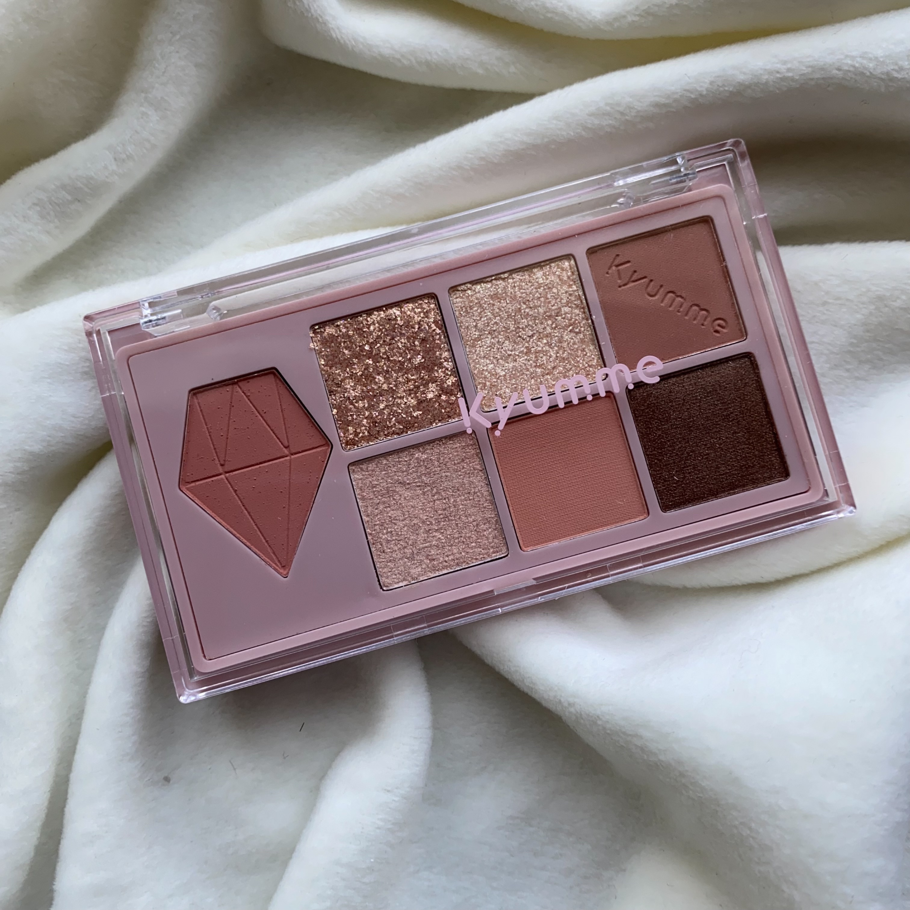 やっぱり
コレ可愛いな🩷



#新作コスメ #プチプラコスメ #100均コスメ #アイメイク #プチプラ #アイシャドウパレット #100均 #コスメ紹介 #透け感ラメ開封動画 #マルチパレット #コスメレビュー #メイク #DAISO