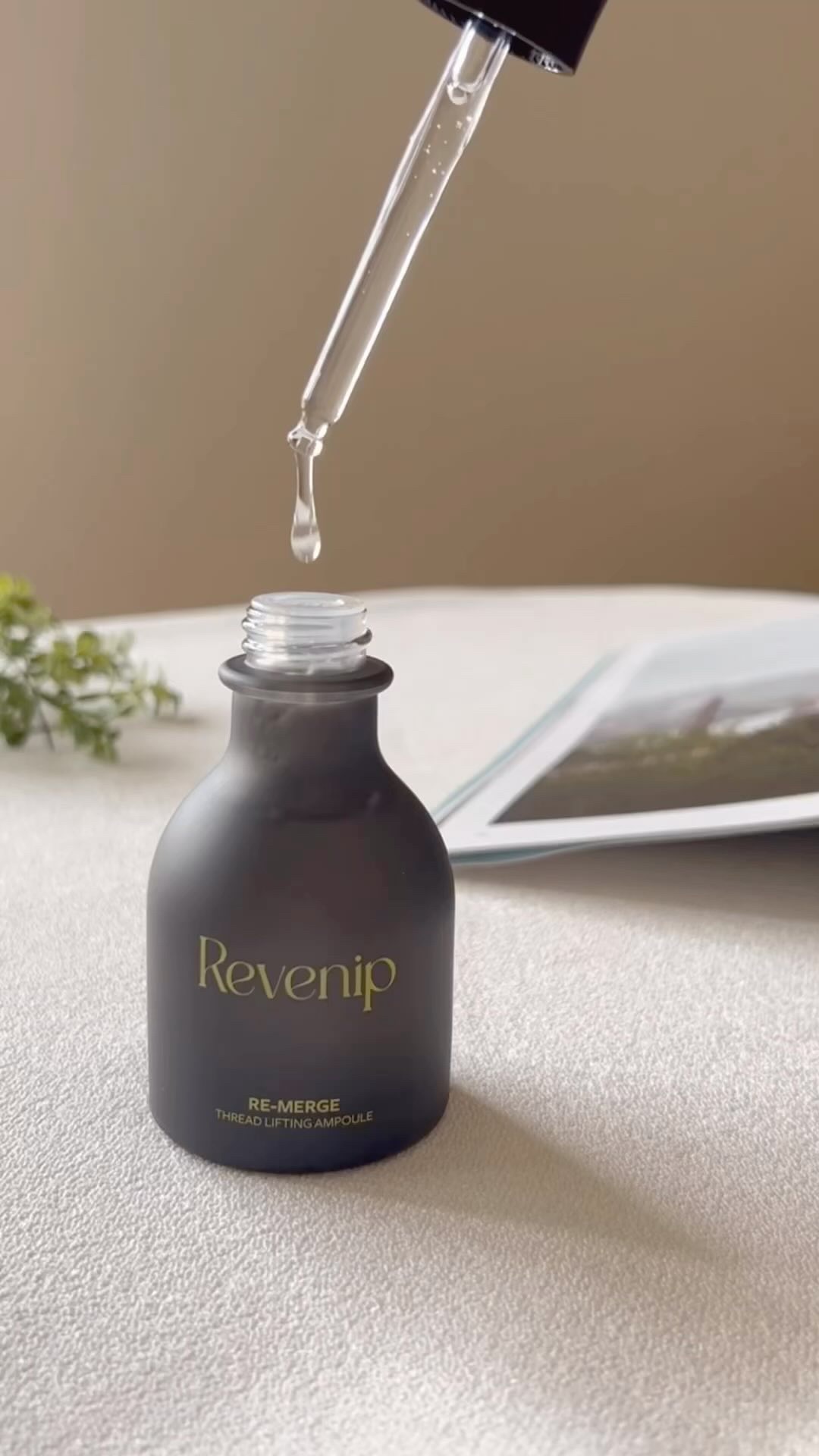 リマージカルシウム振動アイクリーム/REVENIP/フェイスクリームの人気ショート動画