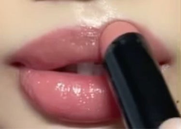 bareMinerals ジェン ヌード ラディエント リップスティックのクチコミ「ベアミネラルってベージュリップがめちゃくちゃ豊富なの知ってましたか⁉️😍😍😍

☑️bareM.....」（2枚目）