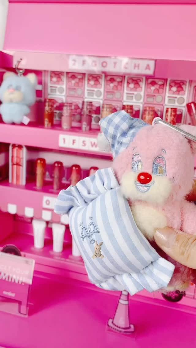 ⌇🐰
 
 
⋱ ピンクオフィスが帰ってきた🍑♡ ⋰
 
 
今年のの夏に終わってしまった
ピンクオフィスが再来 ⏦ﾟ
 
 
ミニコスメってなんでこんなに
わくわくするんでしょうか☺️ꜝꜝ
 
 
ロムアンドの中でも大人気シリーズの
