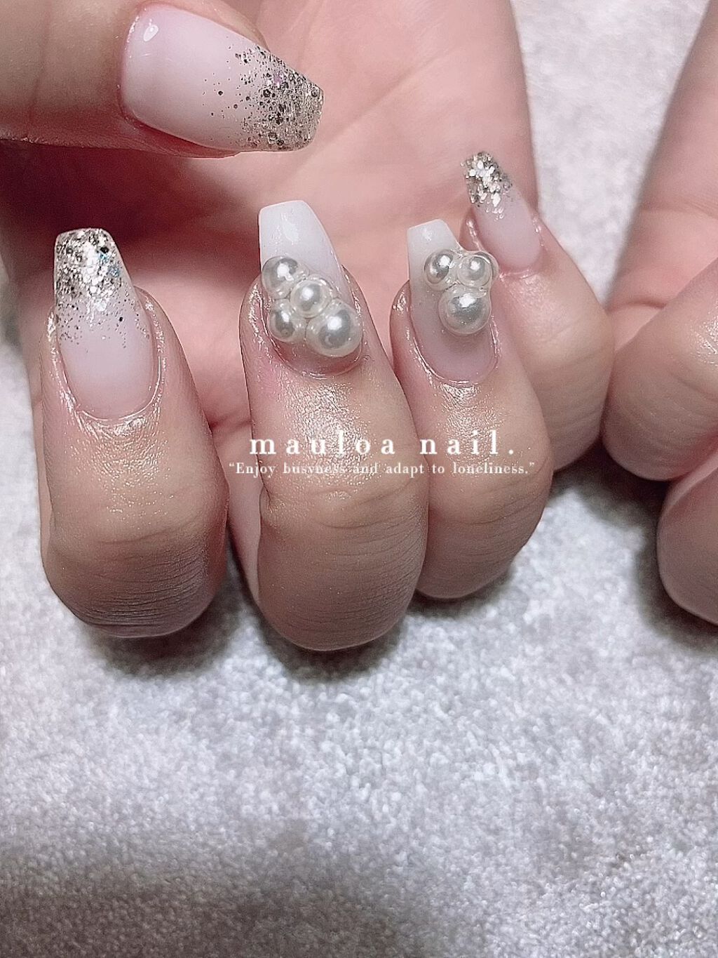 #牛柄ネイル,#ネイル,#アートネイル,#秋ネイル,#ミラーアートネイル,#乳白色ネイル,＃冬ネイル,#オータムネイル,#ジュエリーネイル,#ミラーネイル,#手書きアートネイル,#パールネイル,#パーツネイル,#ベビーピンクネイル,#シルバーアクセネイル,#秋ネイル,#天王寺ネイルのネイルデザイン