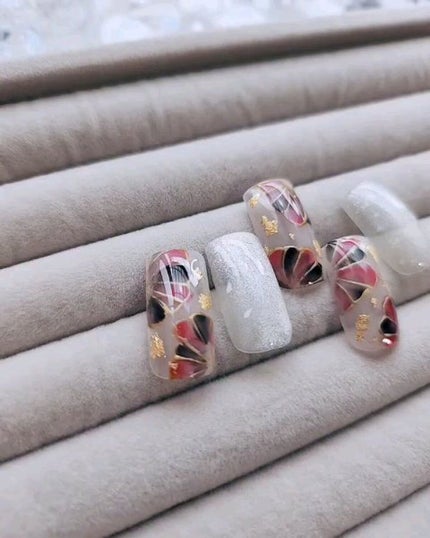 e_nails//フォロバ◎//ネイルとコスメ好きママ on LIPS 「成人式ネイル💅💫💖NUANCEーෆ和柄って細かくて難しい〜よし..」(4枚目)