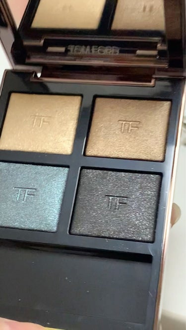 #衝動買い
TOM FORD BEAUTY
アイ カラー クォード
32メタリックデニム

あまり得意でない色なのでスルーしようかと思いましたが無理！🤦🏻‍♀️🤦🏻‍♀️🤦🏻‍♀️🤦🏻‍♀️🤦🏻‍♀️
