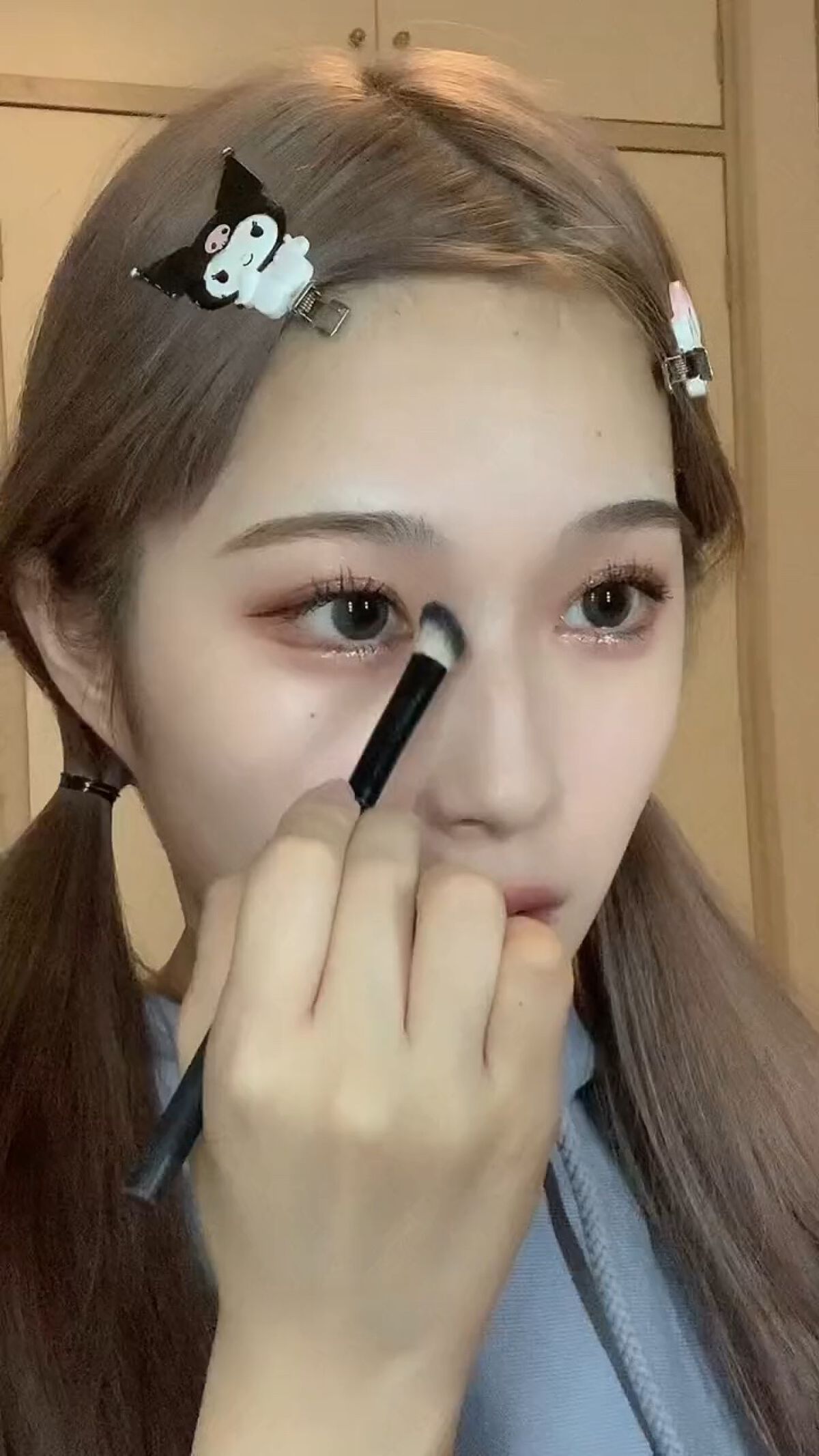 美容学生による『ほぼ』毎日メイク💄💞


カラコン▶︎モラク メルティーミスト
下地▶︎ポールアンドジョー ラトゥーエクラファンデーションプライマーN
ファンデ▶︎ジャビンドゥソウル ウィンクファンデーションファクト
コンシーラー▶︎キ