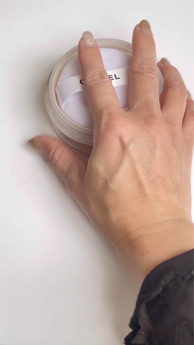 プードゥル ユニヴェルセル リーブル N/CHANEL/ルースパウダーの動画クチコミ5つ目