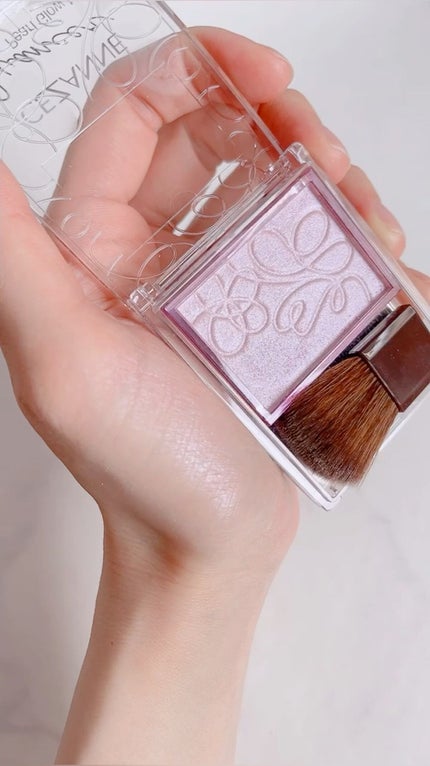 パールグロウニュアンサー/CEZANNE/パウダーハイライトの人気ショート動画