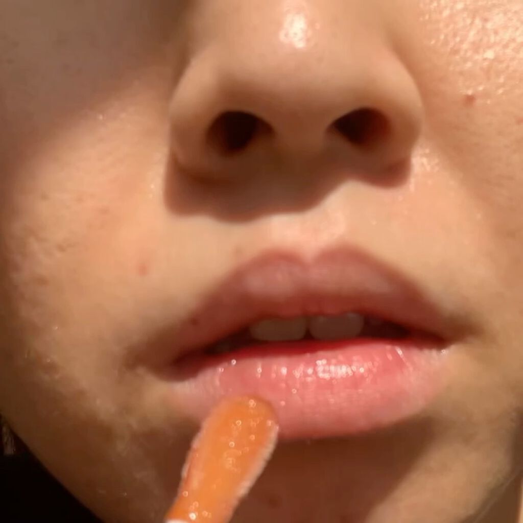 Hセラ トリートメント リップオイル/ETUDE/リップグロスの動画クチコミ2つ目