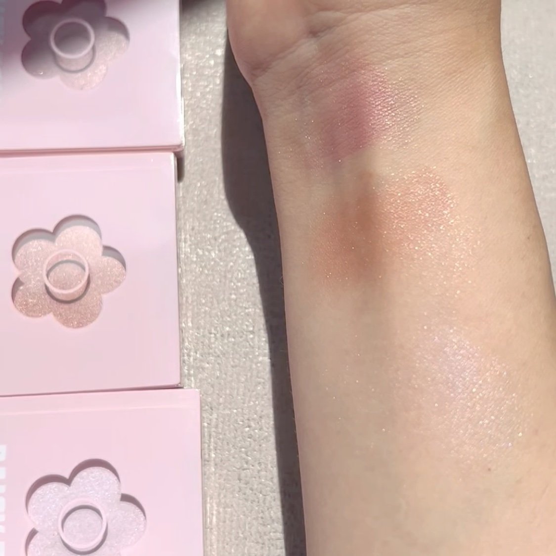 パウダーブラッシュ/DAISY DOLL by MARY QUANT/パウダーチークを使ったクチコミ（2枚目）