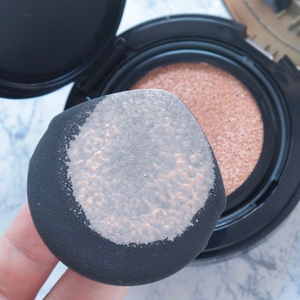 フローレス ルミエール ラディアンス パーフェクティング クッション/ローラ メルシエ/クッションファンデーションの人気ショート動画