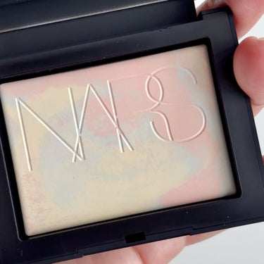 NARS ライトリフレクティング プリズマティックパウダーのクチコミ「\みんなはもう手に入れた？/
昨年限定で発売されて即完した
幻のマーブルリフ粉が再販ですって‼.....」（3枚目）