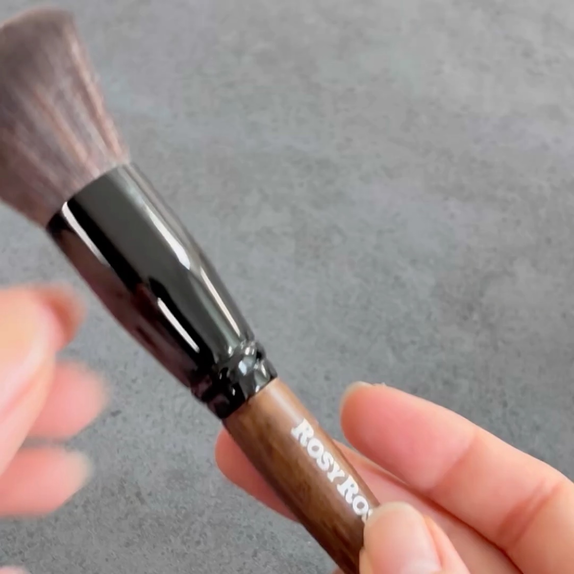 パウダーブラシEX〈アングルド〉/ロージーローザ/メイクブラシの動画クチコミ4つ目