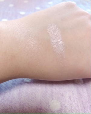 MegaGlo Highlighting Powder/wet 'n' wild/パウダーハイライトを使ったクチコミ（2枚目）