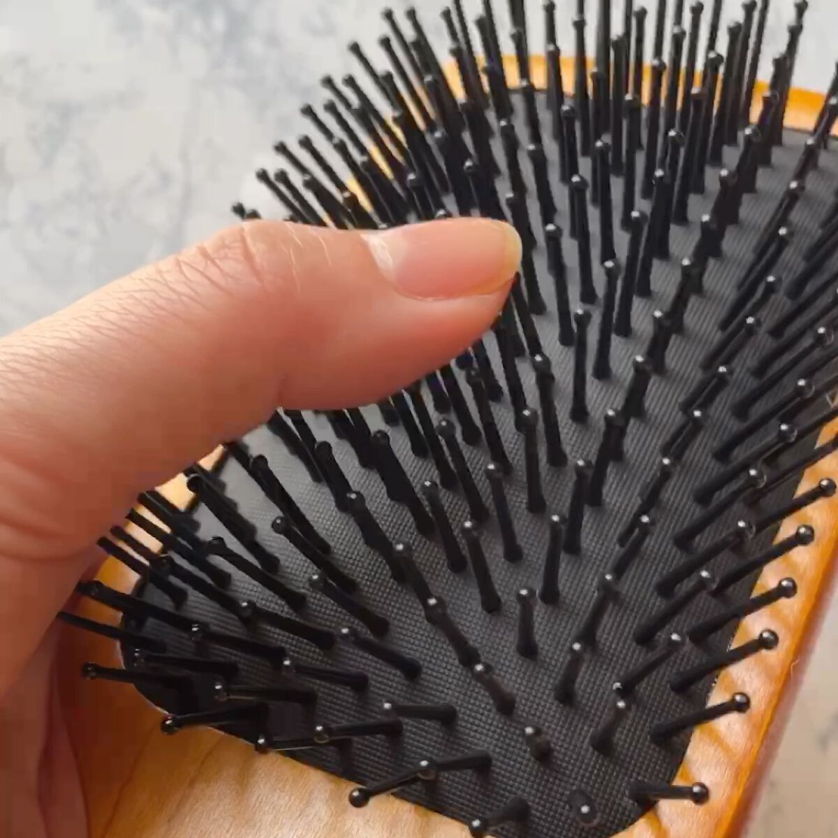 ふかふかクッションのパドルブラシ/マペペ/ヘアブラシの動画クチコミ5つ目