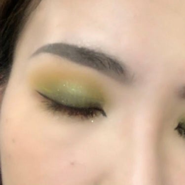 impulsive pressed pigment palette/Melt Cosmetics/パウダーアイシャドウの動画クチコミ1つ目