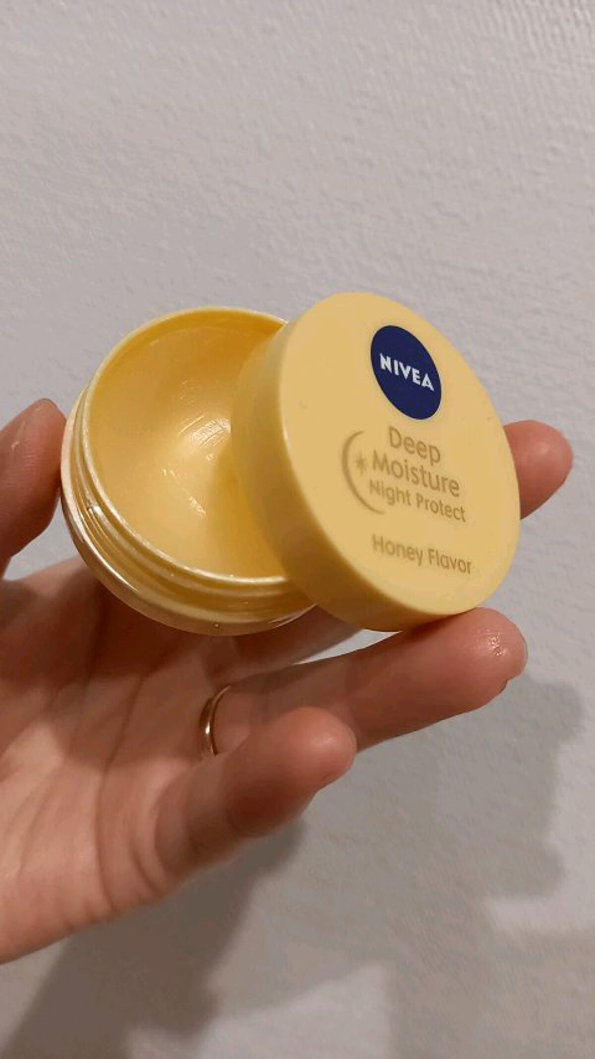 ディープモイスチャーナイトプロテクト はちみつの香り/ニベア/リップマスクの人気ショート動画