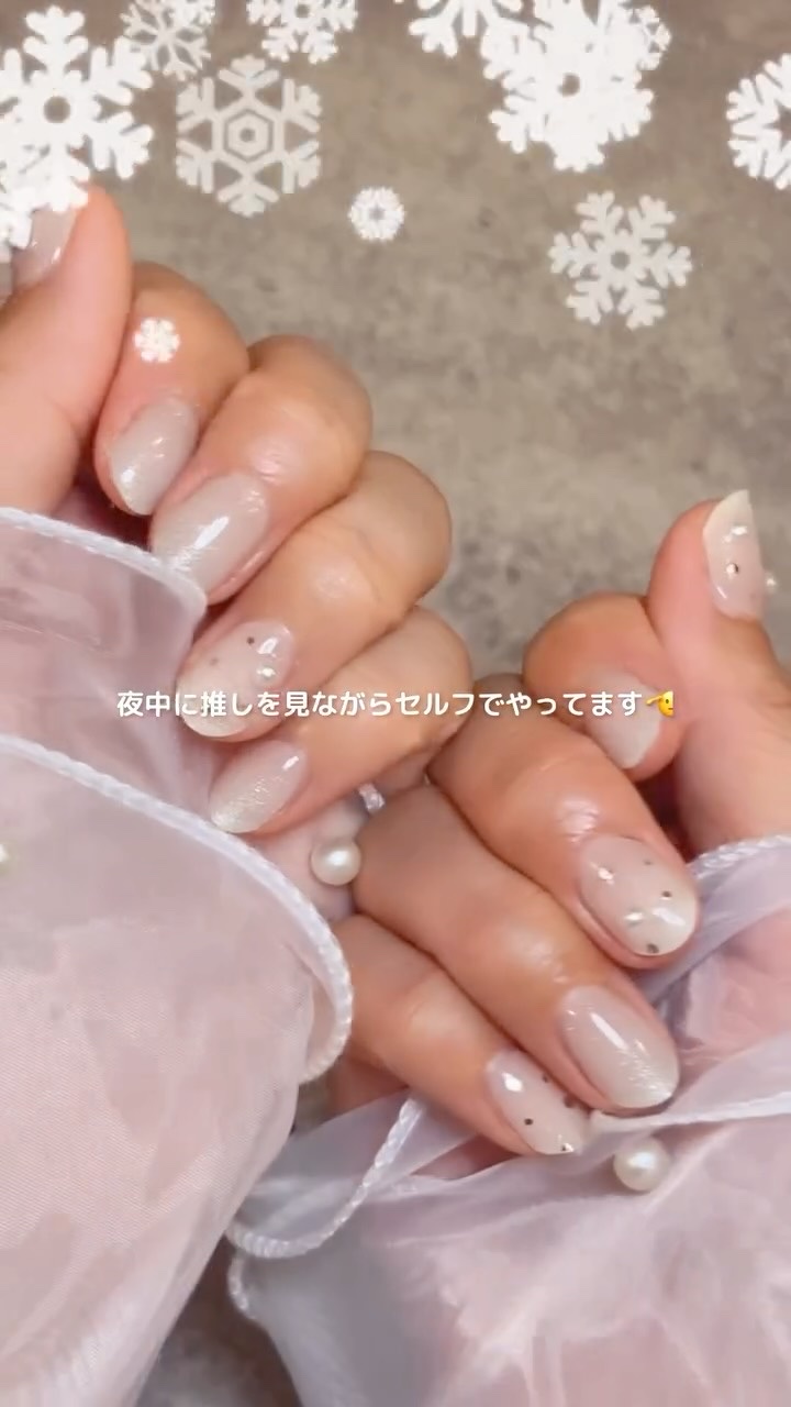 ＼限界ママのネイル事情💅／⠀
⠀
ネイルサロン、もう7年くらい行ってません😇⠀
⠀
ジェルネイルはもともとやってたんだけど
サロンで数時間過ごすのが現実的ではない今の生活…⠀
⠀
セルフでやってたこともあるけど
私の技術じゃ翌日に取れち
