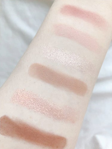 くすみ感が可愛い👼

CLIO プロ アイパレット ミニ
02 ROZY HAZE

小さいパレットに可愛いカラーがぎゅっと詰まってます♡

色味が全部かわいい……！！！

全体的にくすみが強めです。
