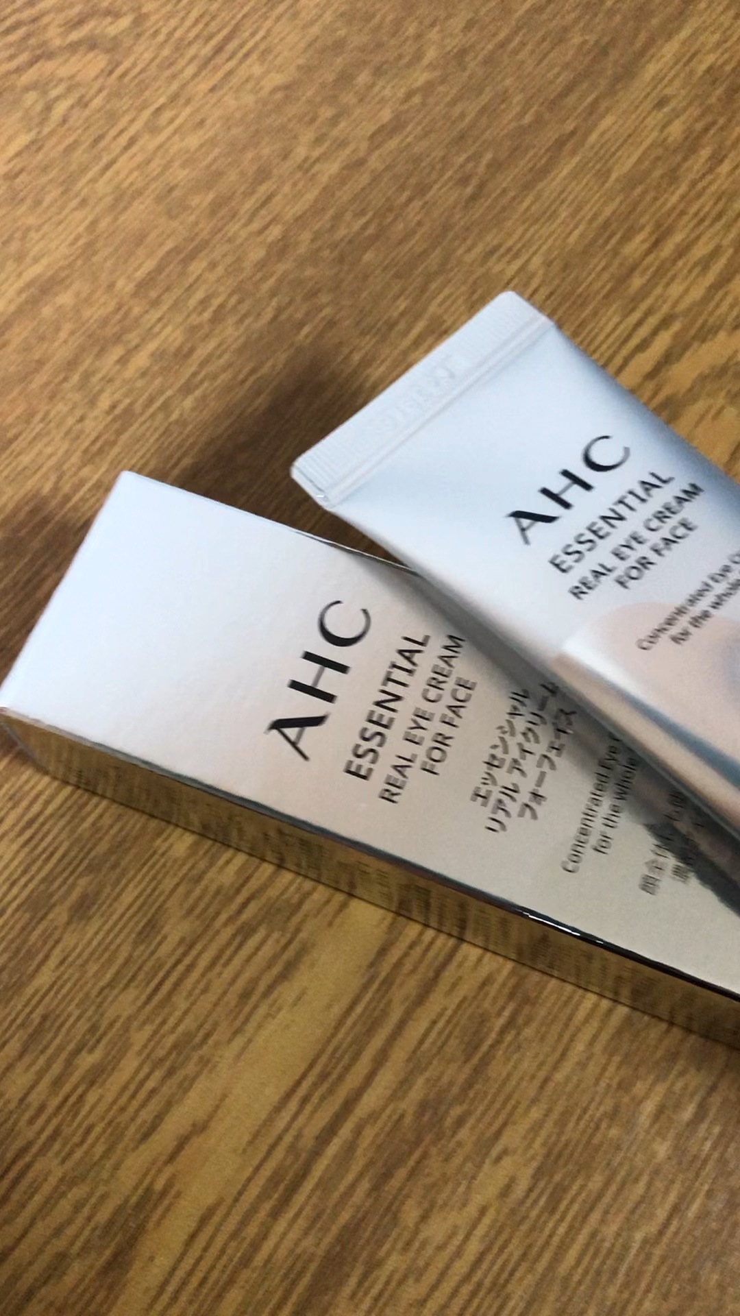 エッセンシャル リアル アイクリーム フォーフェイス/AHC/アイケア・アイクリームの人気ショート動画