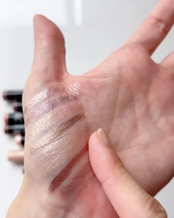 トータルセダクション アイシャドースティック/NARS/スティックアイシャドウの動画クチコミ2つ目