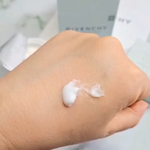 スキン リソース リッチ クリーム/GIVENCHY/フェイスクリームの動画クチコミ2つ目